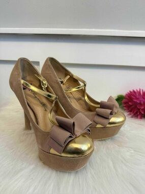 10/$25 •‎ Penny Loves Kenny T-strap Platform Heels
